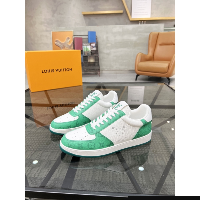l**is V*t*n sneakers